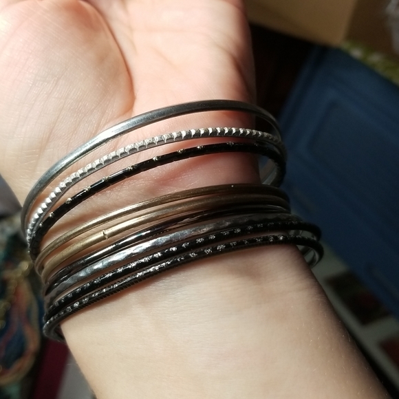 5/$25🌴9 Piece Bangle Set Multi Colored - Picture 2 of 6